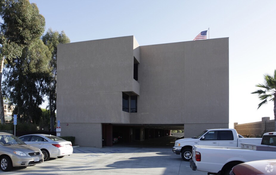 More Photos Of 9845 Erma Rd, San Diego Office For Lease