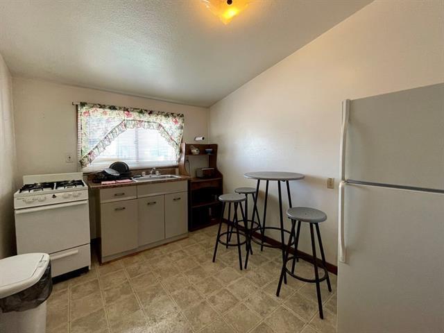 More Photos Of 1701 Alger Ave, Cody Hotel For Sale