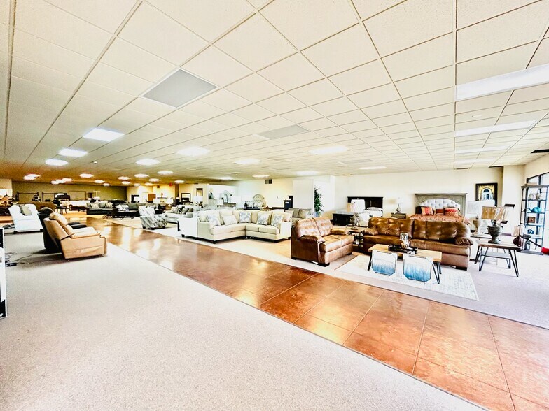 More Photos Of 869 S State St, Clarksdale Storefront For Sale