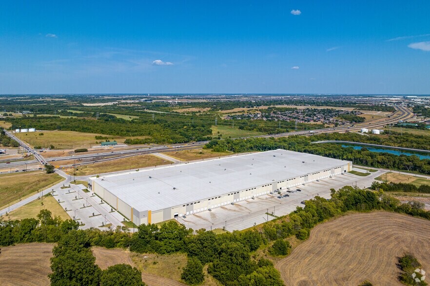 More Photos Of 13871 US HWY 80, Forney Distribution For Lease