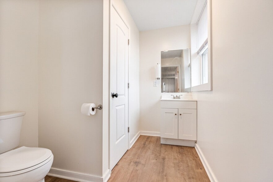 More Photos Of 5614 Ruffin Rd, Prince George Office For Sale