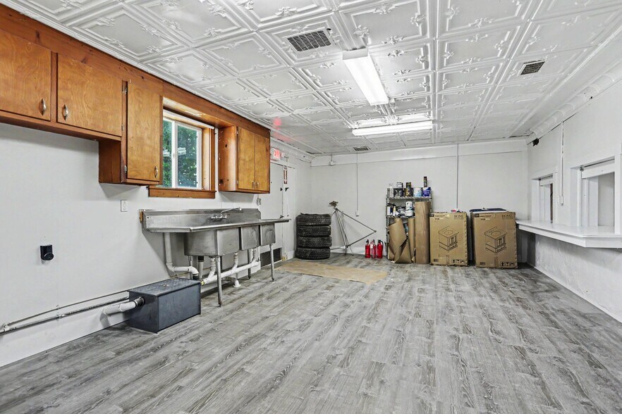 More Photos Of 9030 Columbus Rd, Mount Vernon Religious Facility For Lease