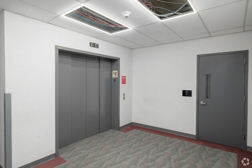 More Photos Of 53 Frontage Rd, Hampton Office For Sale