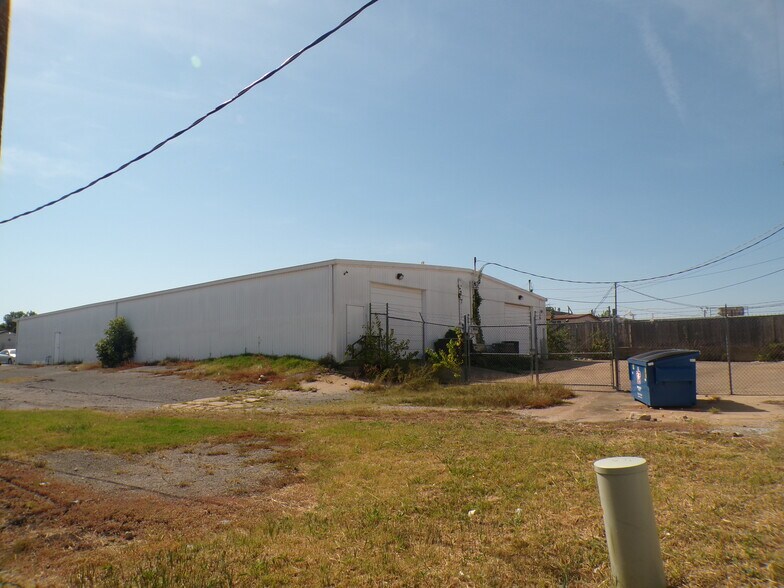 More Photos Of 7619-7621 E 46th Pl, Tulsa Showroom For Sale