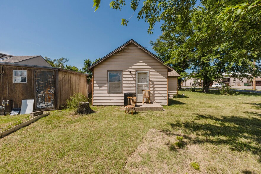 More Photos Of 1610 W 6th Ave, El Dorado General Retail For Sale