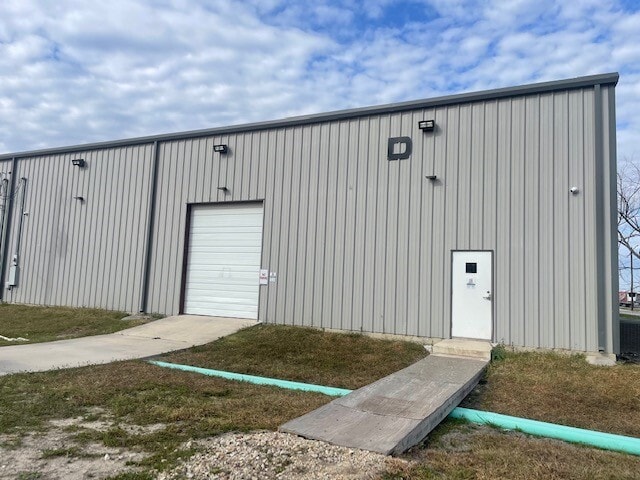More Photos Of 2019 Clovis R Barker Rd, San Marcos Light Distribution For Lease