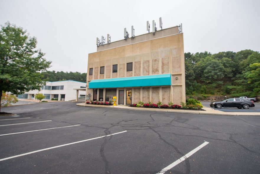 More Photos Of 996 W Jericho Tpke, Smithtown Office For Lease