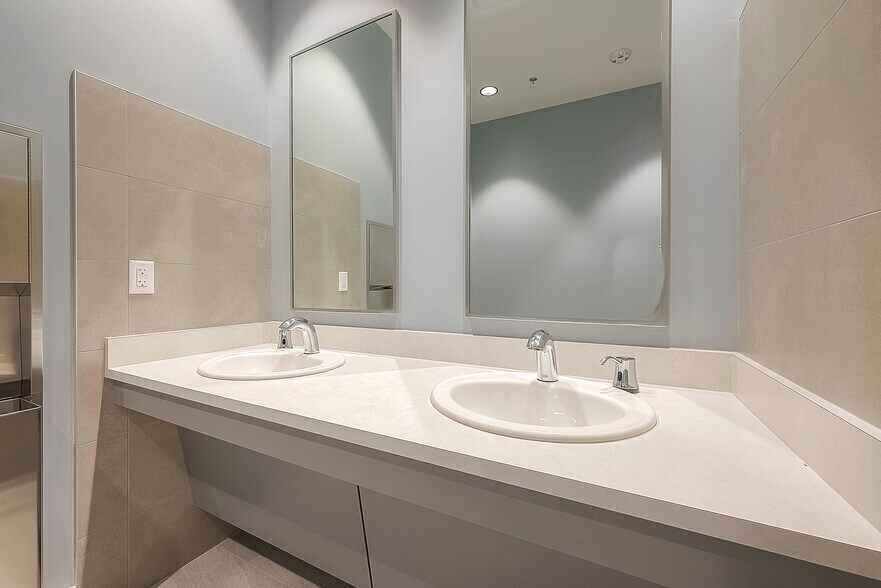 More Photos Of 13930 Journey Rd, Houston Warehouse For Sale