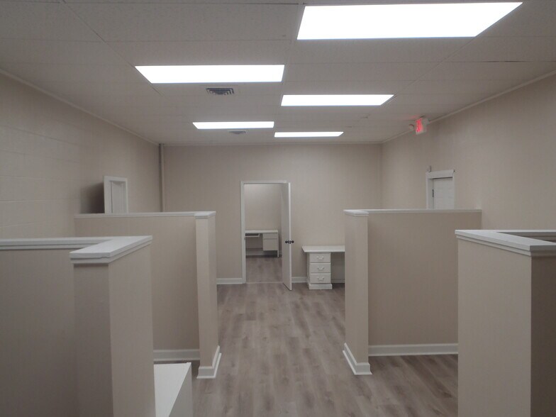 More Photos Of 2025 McLarty Dr, Newport Office For Sale