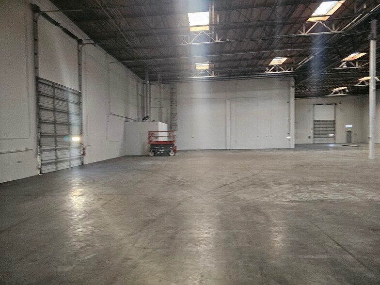More Photos Of 9160 Hyssop Dr, Rancho Cucamonga Warehouse For Lease
