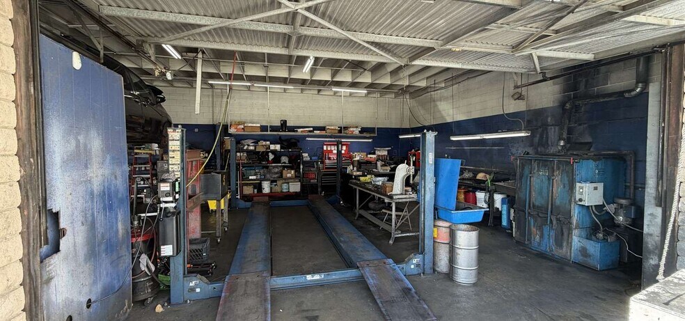 More Photos Of 1880 Sinaloa Rd, Simi Valley Auto Repair For Sale