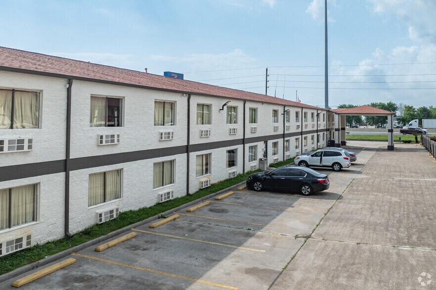 More Photos Of 16939 East Fwy, Channelview Hotel For Sale