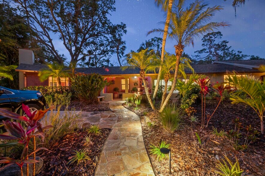 More Photos Of 941 Virginia Dr, Sarasota Specialty For Sale