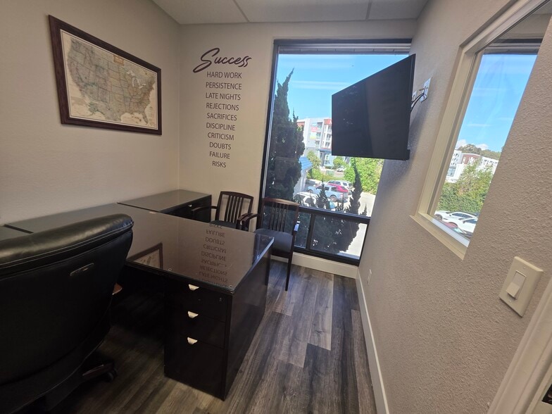 More Photos Of 5959 Mission Gorge Rd, San Diego Office For Sale