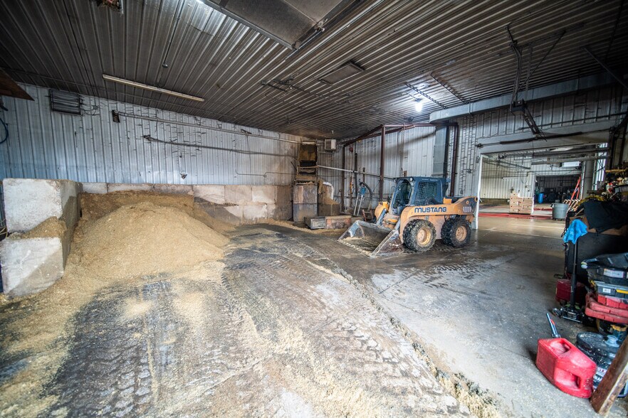 More Photos Of 501 11th St NE, Austin Carwash For Sale