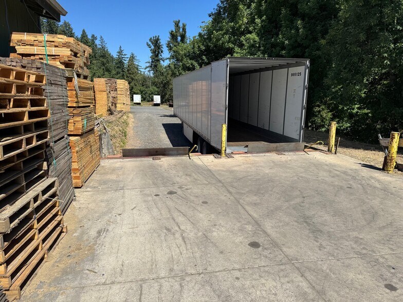 More Photos Of 38534 Dexter Rd, Dexter Warehouse For Lease