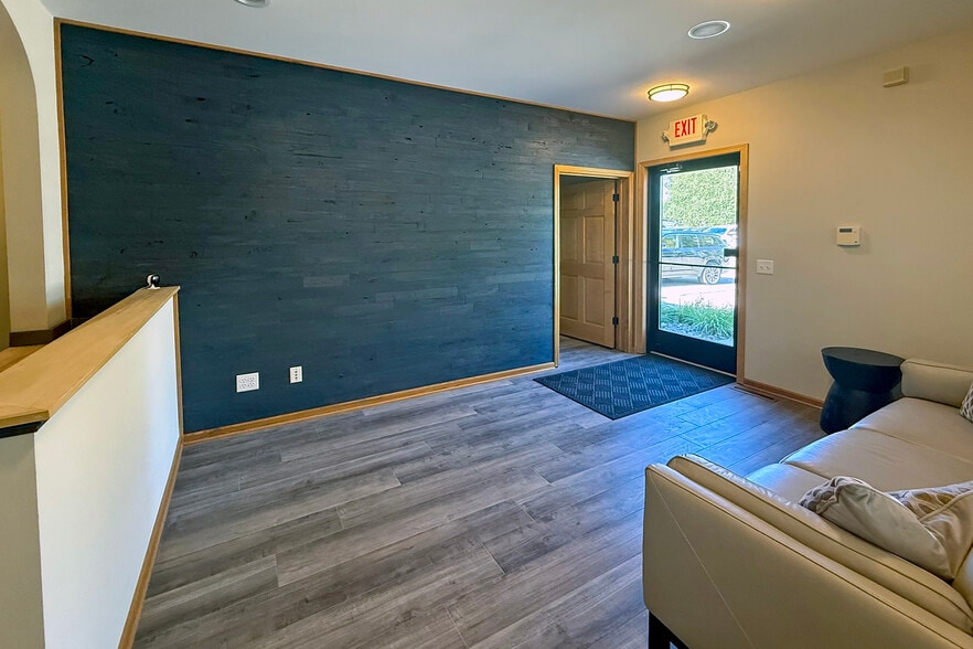 More Photos Of 5770 Blackshire Path, Inver Grove Heights Office For Sale