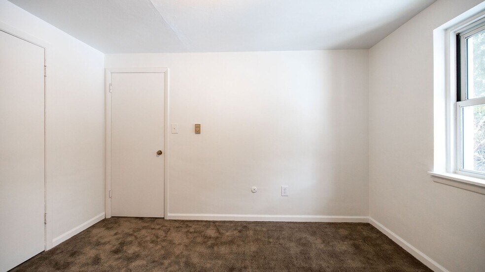 More Photos Of 1005-1015 Willowbrook Dr, Greensburg Apartments For Sale