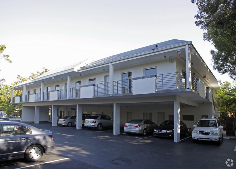 More Photos Of 6330 Manor Ln, South Miami Office For Lease