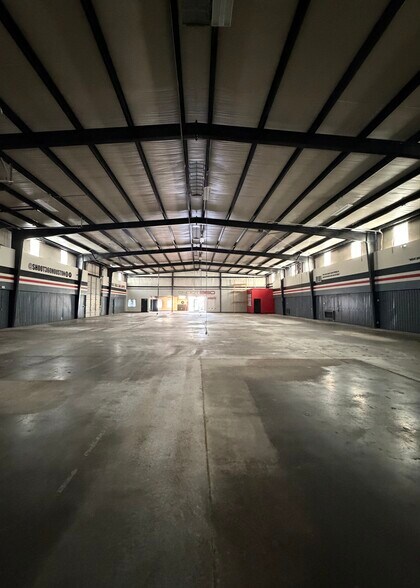 More Photos Of 13018 Brittmoore Park Dr, Houston Warehouse For Lease