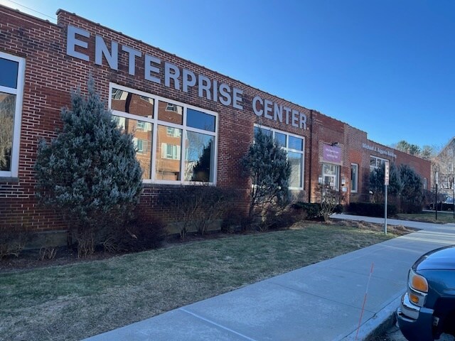 More Photos Of 71-121 Loring Ave, Salem Light Distribution For Lease