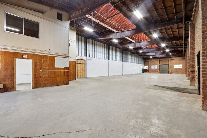More Photos Of 6505 McKinley Ave, Los Angeles Manufacturing For Lease