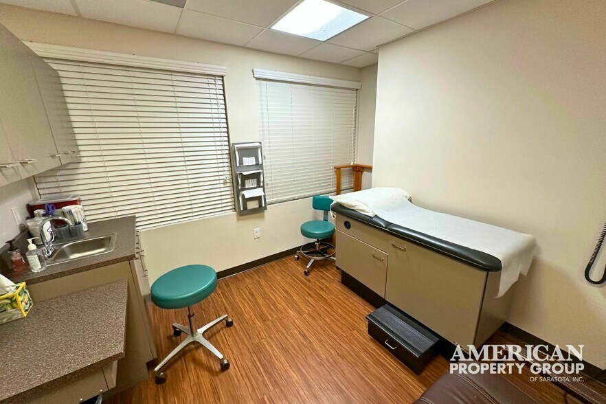 More Photos Of 7013 S Tamiami Trl, Sarasota Office For Lease