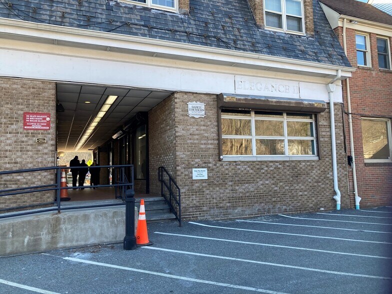 More Photos Of 75 S Greeley Ave, Chappaqua Office For Lease