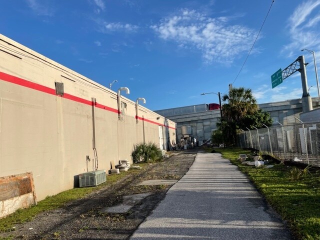 More Photos Of 1815 10th Ave N, Lake Worth Beach Warehouse For Lease