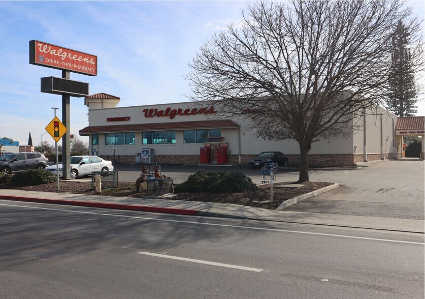 More Photos Of 170 W El Monte Way, Dinuba Drugstore For Sale
