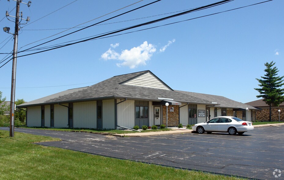 More Photos Of 1531 47th Ave, Moline Office For Lease