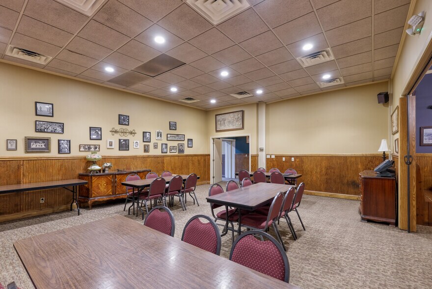 More Photos Of 110-112 Trinity St, Abbeville Storefront For Sale