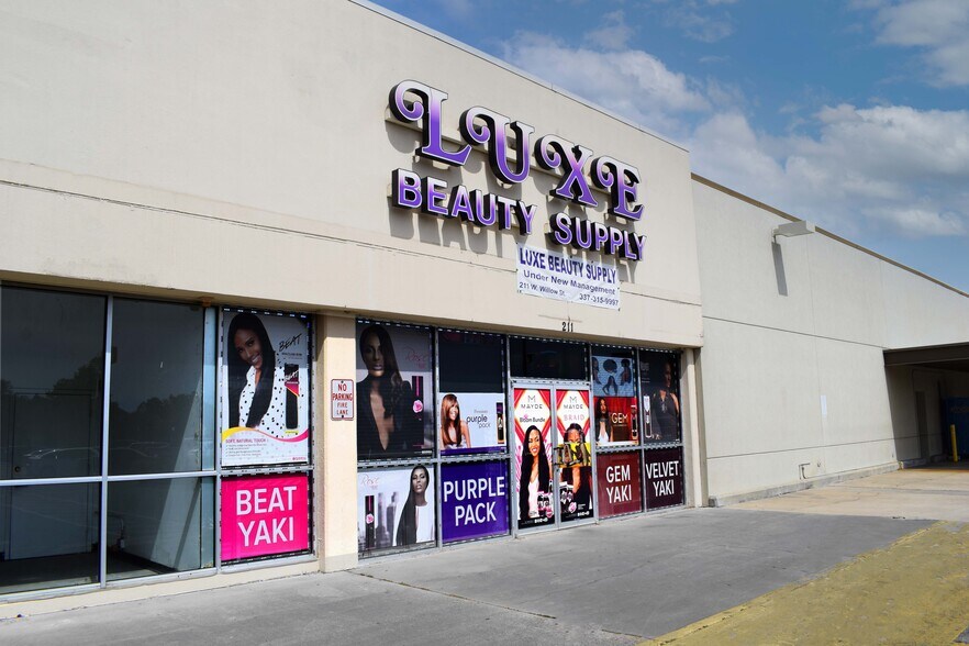 More Photos Of 215 W Willow St, Lafayette Storefront For Lease