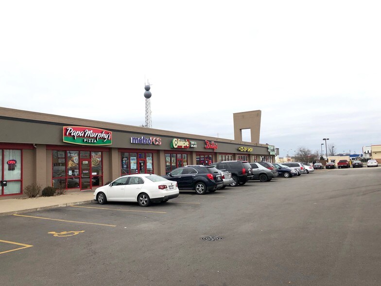 More Photos Of 3125-3127 N University St, Peoria General Retail For Sale