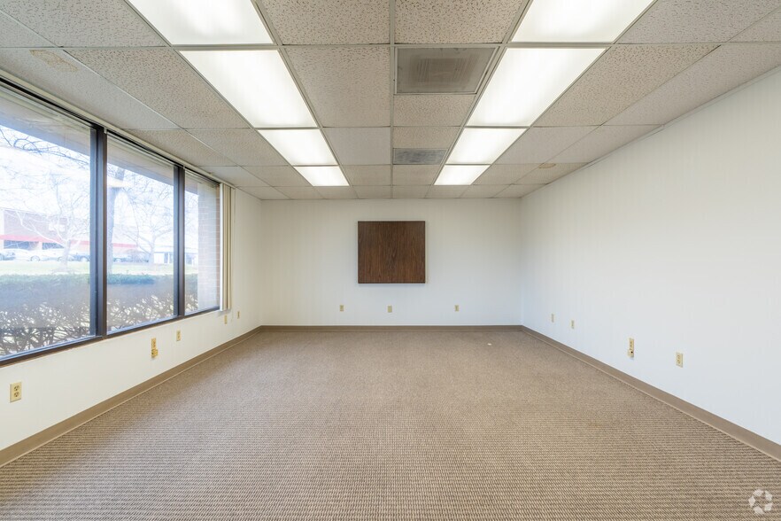 More Photos Of 2646 Metro Blvd, Maryland Heights Distribution For Sale