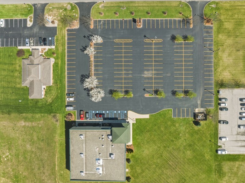 More Photos Of 655 N Opportunity Dr, Columbia City Movie Radio TVStudio For Sale