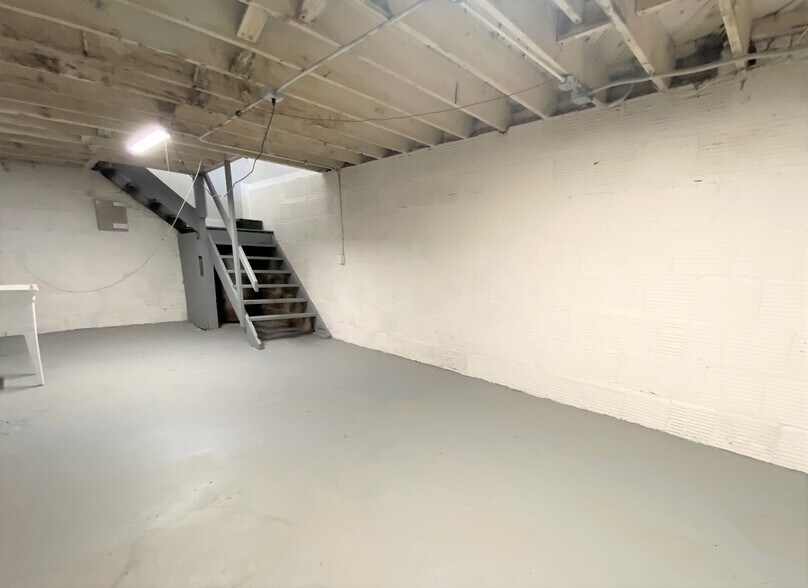 More Photos Of 4963 NW Radial Hwy, Omaha Storefront For Lease