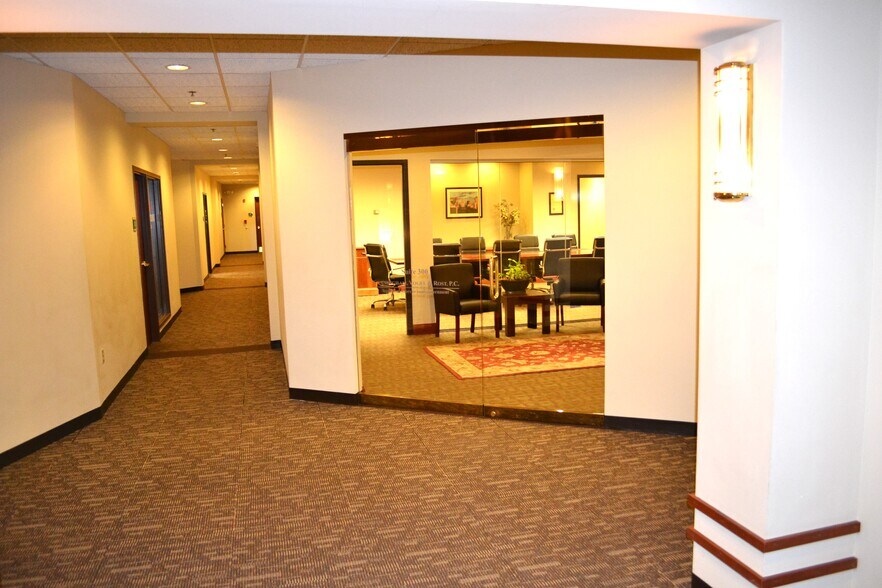 More Photos Of 333 S Kirkwood Rd, Kirkwood Medical For Lease