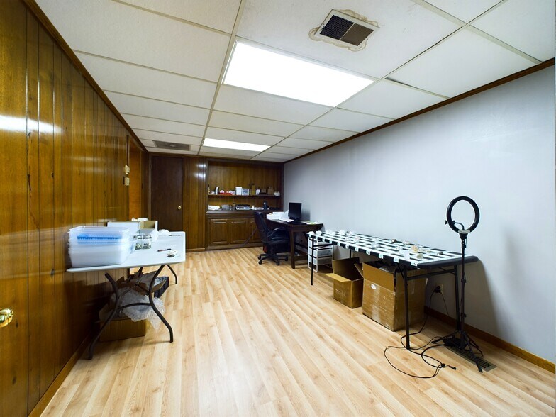 More Photos Of 309 S Ohio Ave, Sedalia Storefront Retail Office For Sale