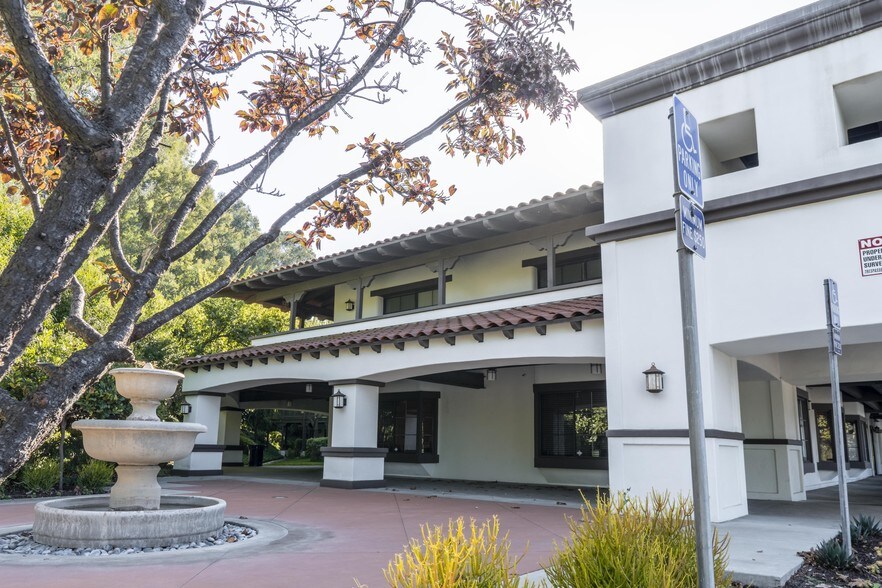 More Photos Of 25550 Hawthorne Blvd, Torrance Medical For Lease