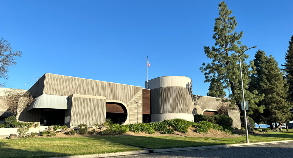 Primary Photo Of 2842 N Business Park Ave, Fresno Manufacturing For Lease