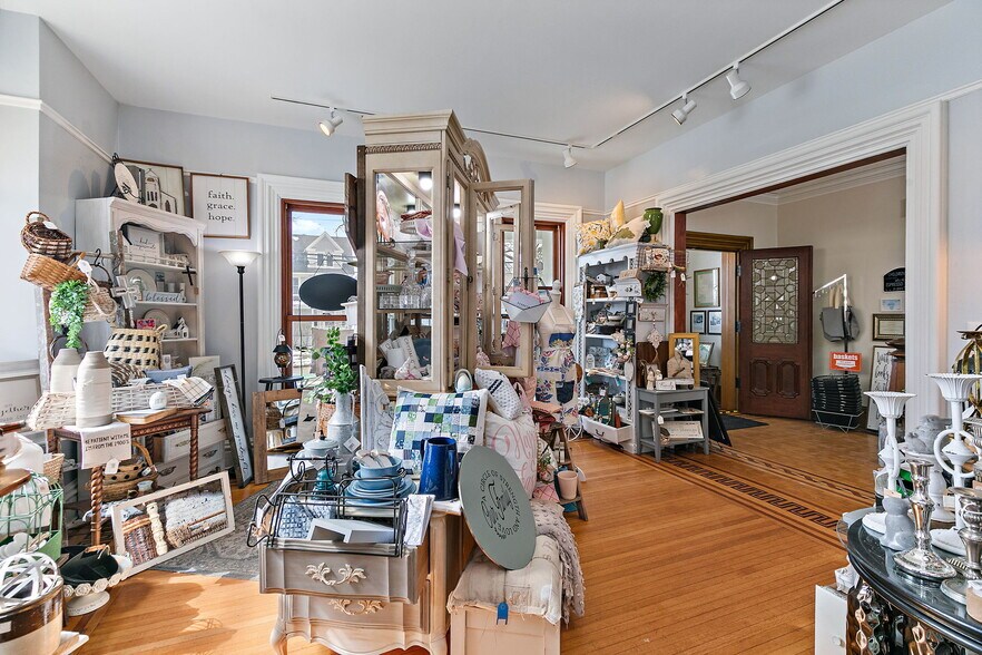 More Photos Of 303 N Main St, Elburn General Retail For Sale