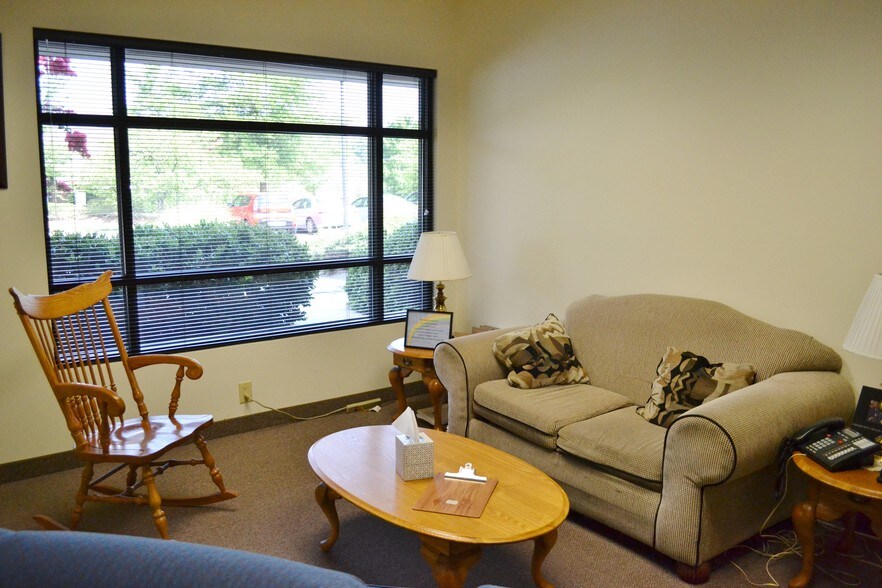 More Photos Of 1022 Hutton Ln, High Point Office For Lease