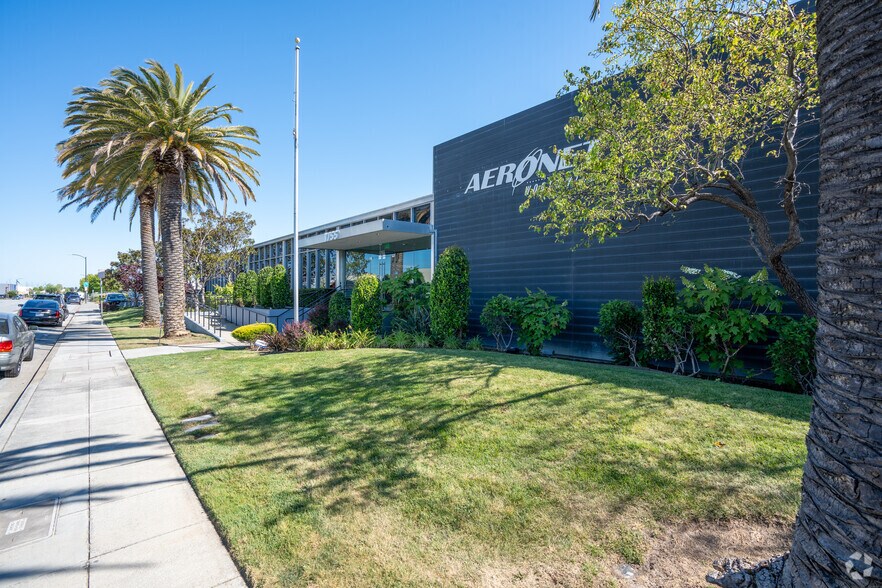 More Photos Of 1755 Rollins Rd, Burlingame Warehouse For Lease