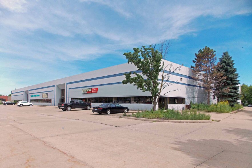 More Photos Of 7181-7207 Grand River Rd, Brighton Flex For Sale