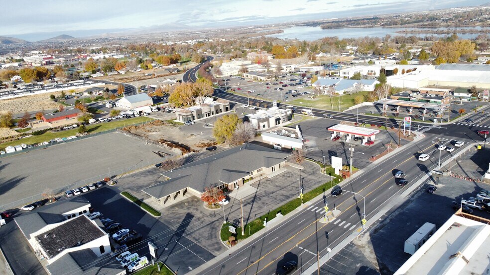 More Photos Of 1149 N Edison St, Kennewick Bank For Lease