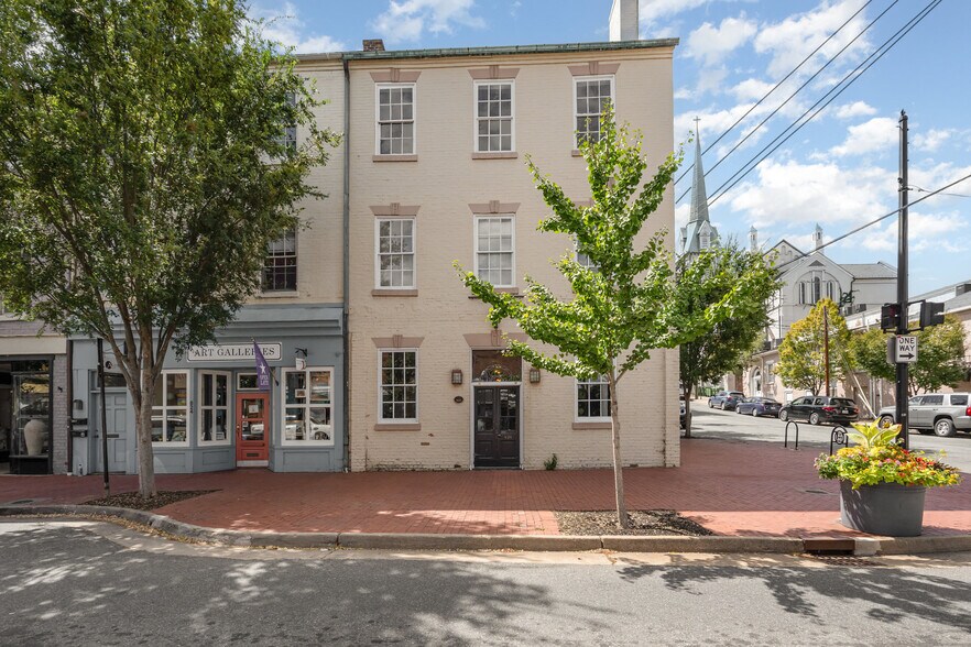 More Photos Of 826 Caroline St, Fredericksburg Storefront Retail Office For Lease
