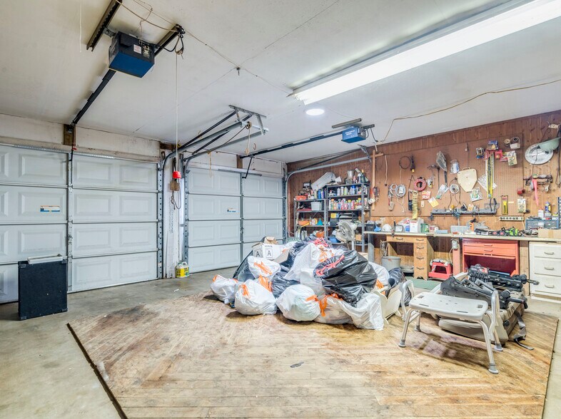 More Photos Of 12900 Lowden Ln, Manchaca Specialty For Lease