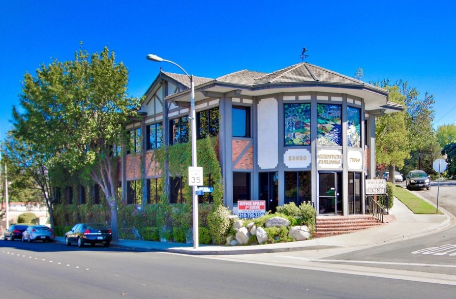More Photos Of 23030 Lyons Ave, Santa Clarita Medical For Lease