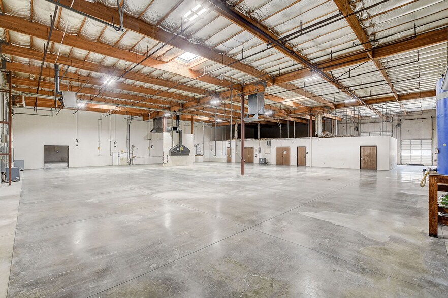 More Photos Of 200 Sunpac Ave, Henderson Warehouse For Sale